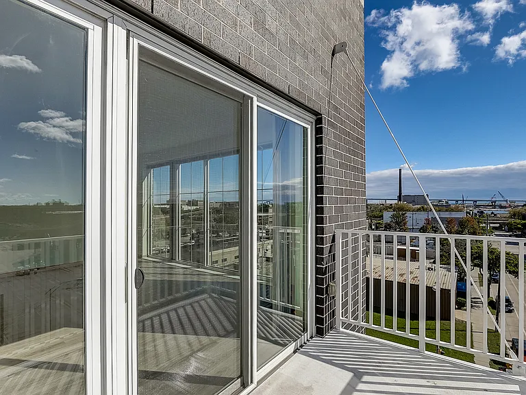 1 Bed / 1 Bath - 657 SF - Balcony