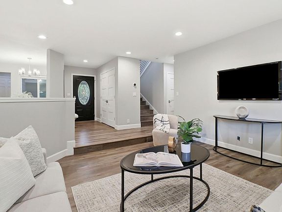 5th image of 969 Twin Brook Ct