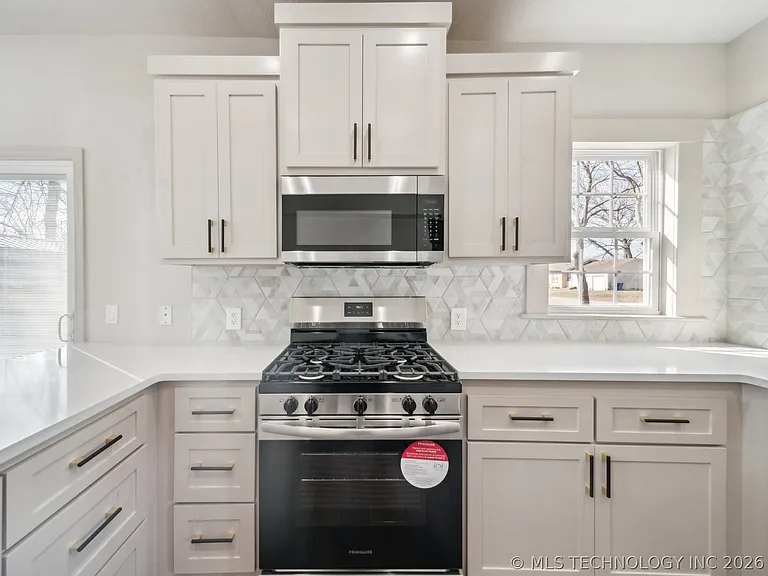 221 W Detroit St — Photo 21