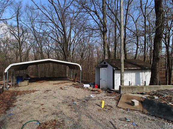 2nd image of 137 E Lexington Ave