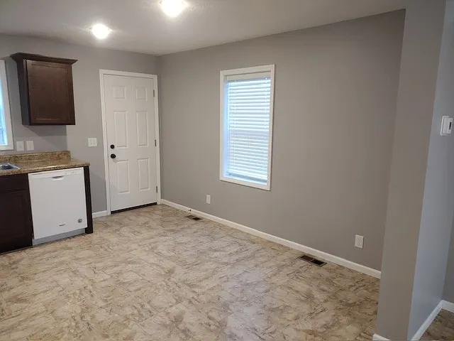 915 North Riverside Drive - 1 — Photo 3
