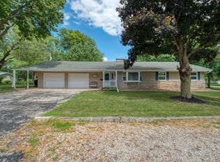 201 Crescent St, Colfax, IL 61728