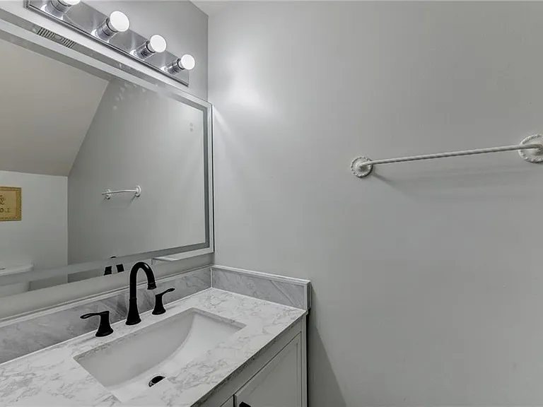 3977 Howell Park Rd — Photo 6