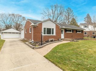 1672 Robell Dr, Commerce Township, MI 48390