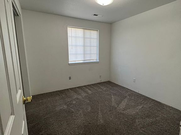 4th image of 4762 Lombard Dr
