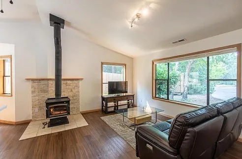 230 S Washington Dr — Photo 4