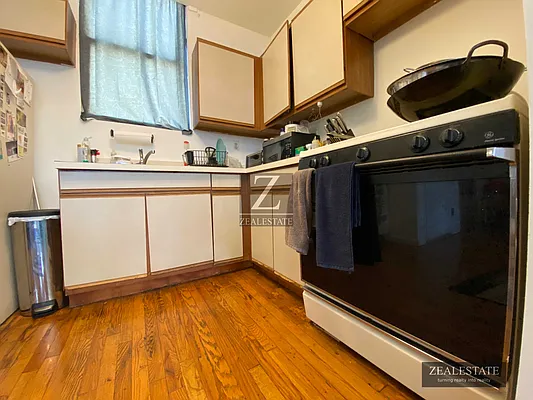 Rented by ZealEstate Group Inc | media 14