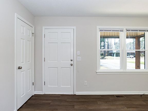 4th image of 808 W Rose St