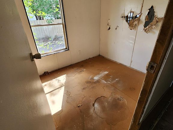 5th image of 119 Teresa St