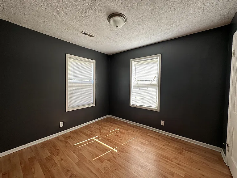 1332 N Erie St — Photo 30