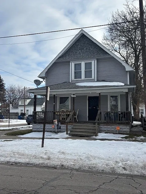 2344 Elm St - HSE — Photo 1