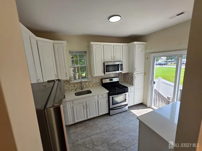 1301 Dahlia Cir — Photo 8