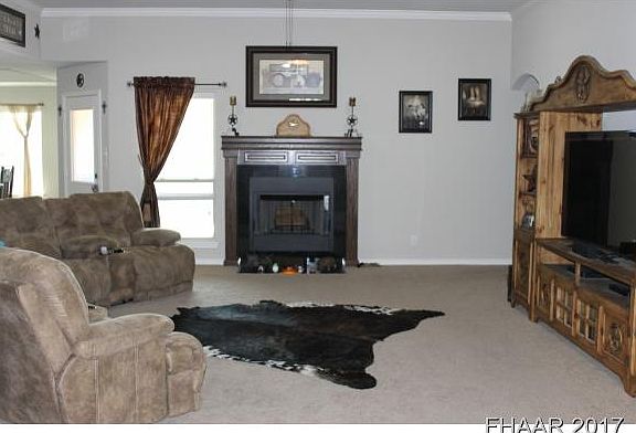 3rd image of 803 Marshall Dr