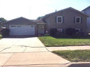 3465 Overland Dr, Bettendorf, IA 52722