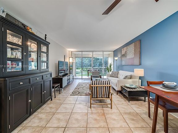 5th image of 9481 Evergreen Pl APT 301