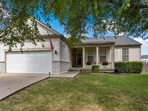 1952 W Fredrickson Cir, Olathe, KS 66061