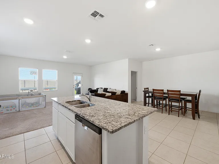 2022 E New Bonnet Ln — Photo 9