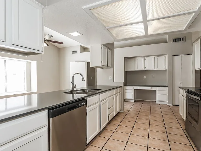 5215 W Diana Ave — Photo 7