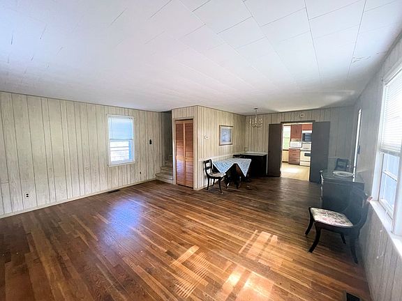 3rd image of 6301 Circle Dr