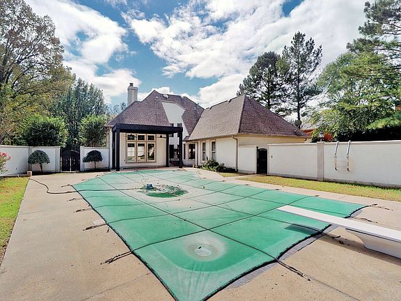 3rd image of 1200 Thorntree Dr