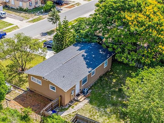 4th image of 202 Colony Dr
