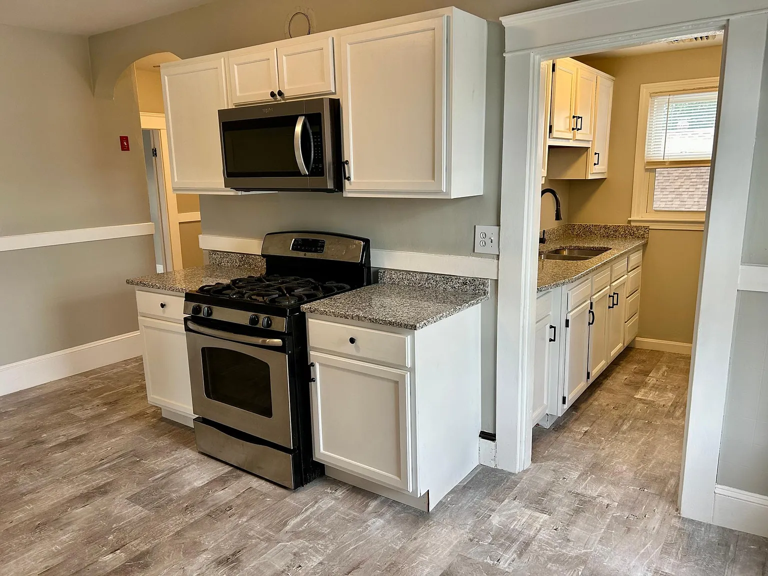 2 bed, 850 sqft, $1,995 — Photo 3