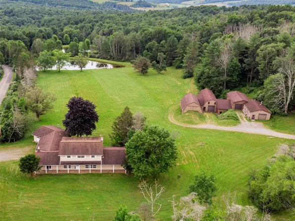 997 Woodhaven Dr, Owego, NY 13827