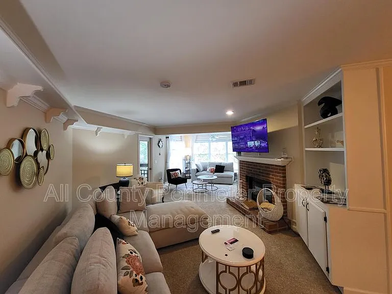 307 Hollyfax Cir — Photo 10