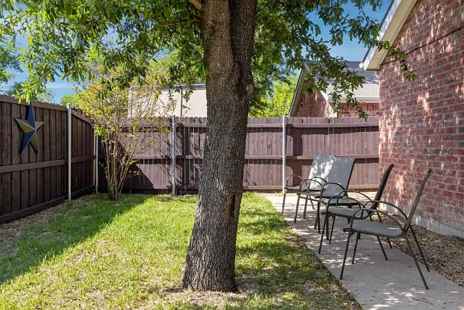 2438 Wycliff Ave — Photo 18