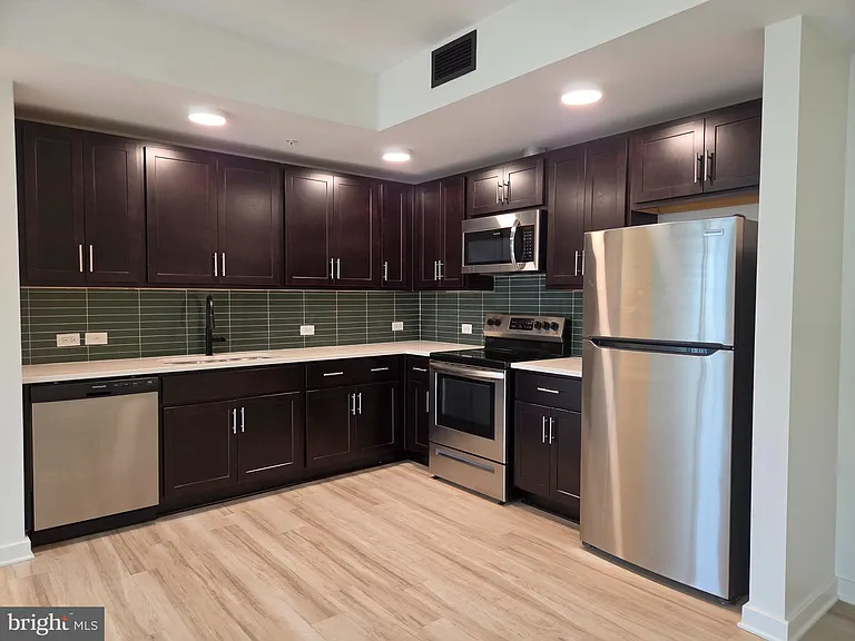 102 Hanover St #204 — Photo 3