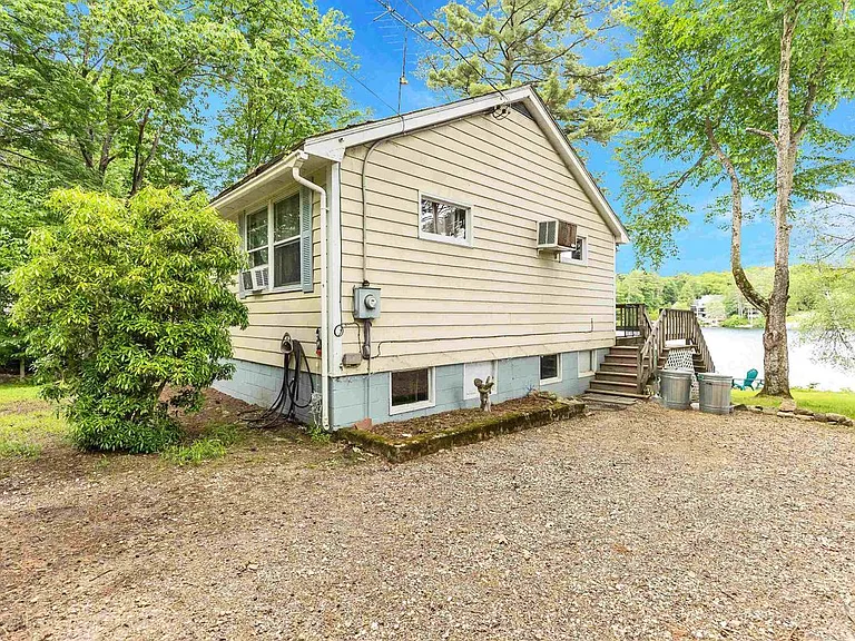 16 Clark Ave — Photo 7