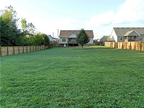 4th image of 3532 Aurora Dr