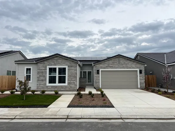 1061 W Ariana St, Madera, CA 93636