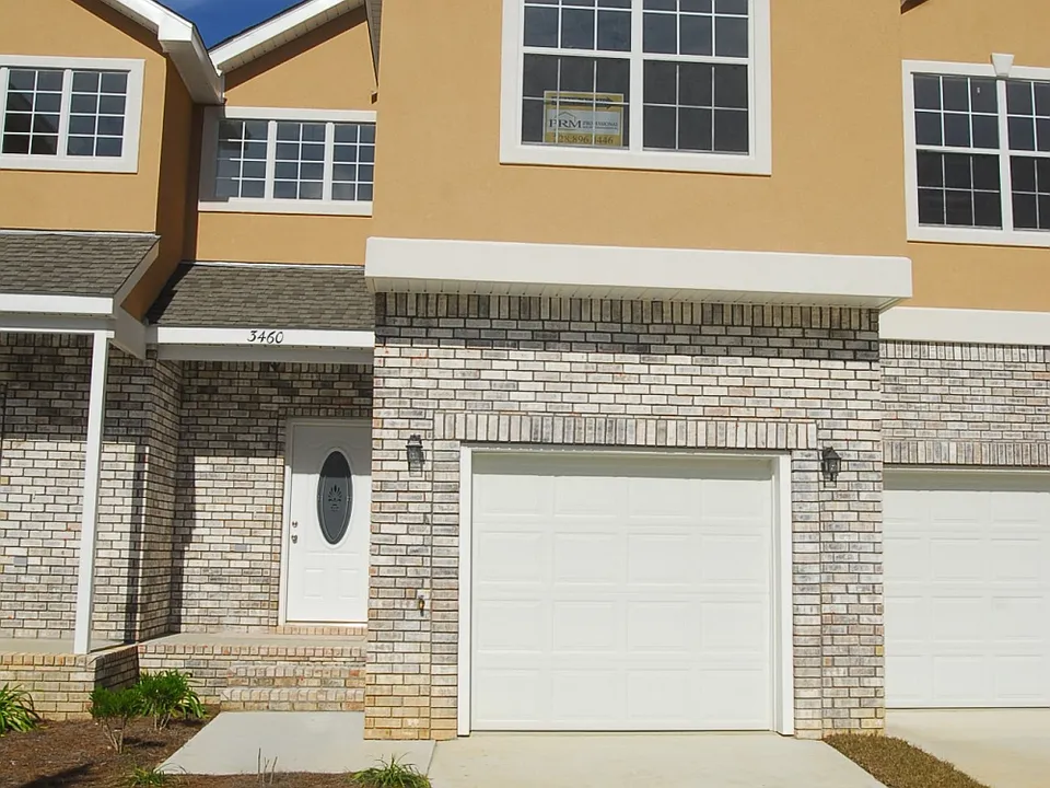 3460 Riverbend Cv