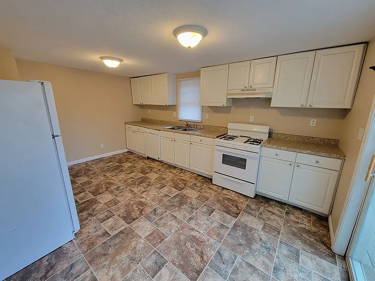 916 N Hill St — Photo 26