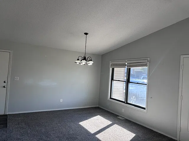 3 bed, 1323 sqft, $1,995 — Photo 3