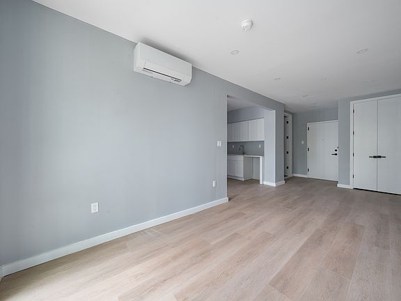 2nd image of 3511 Farragut Rd #3A