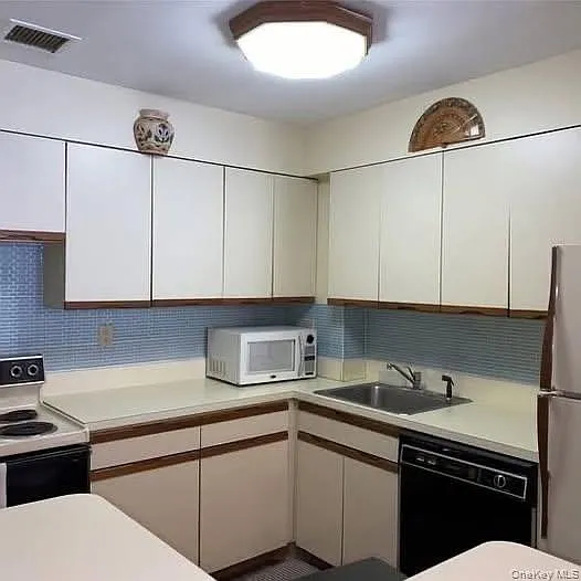 360 Shore Rd #2H — Photo 7