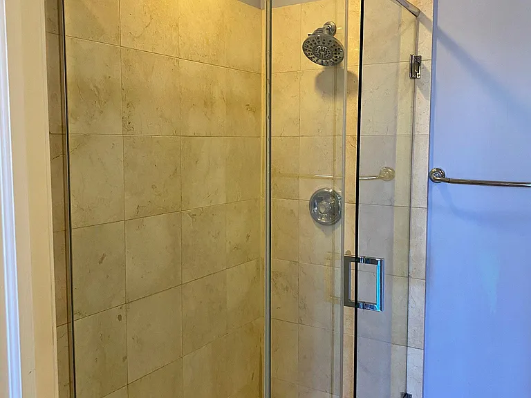 420 N Noble St #3 — Photo 11