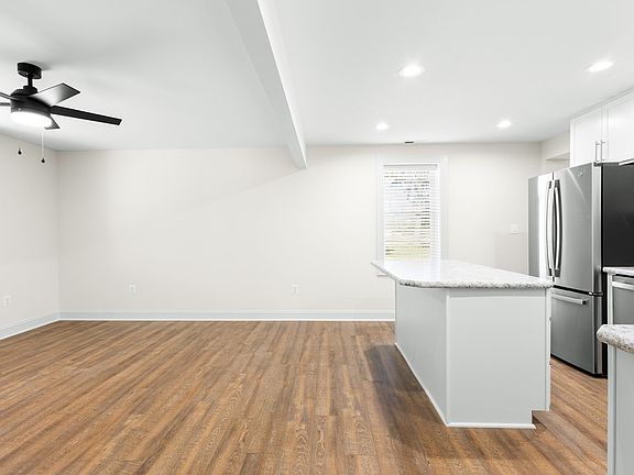 3rd image of 15099 Richmond Rd