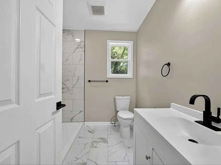 2218 Holt Dr — Photo 17