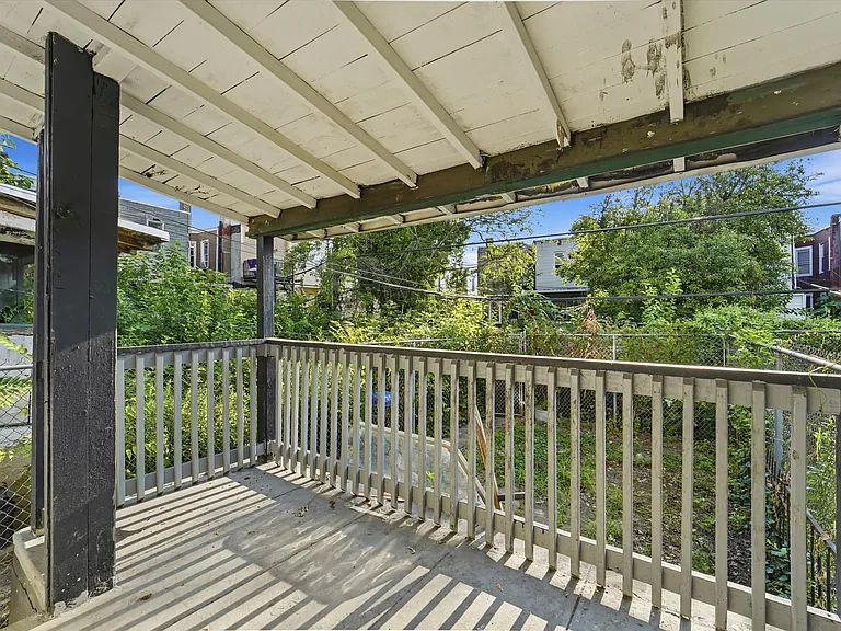 1551 N Allison St — Photo 24
