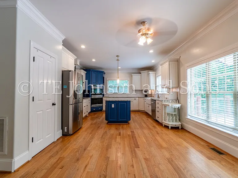 1112 Oakencroft Ct — Photo 9