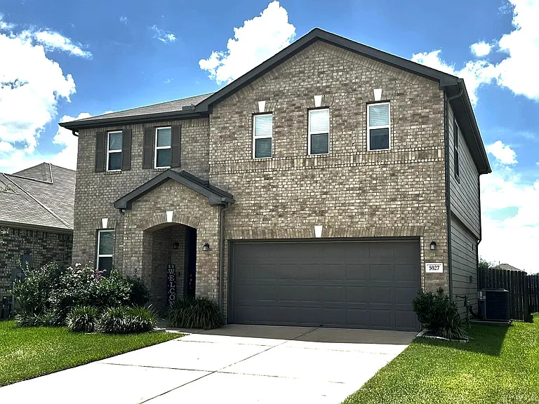 5027 Hickory Deer Ln — Photo 1