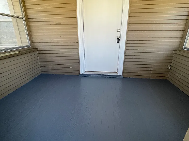 3535 N 45th Ave — Photo 2