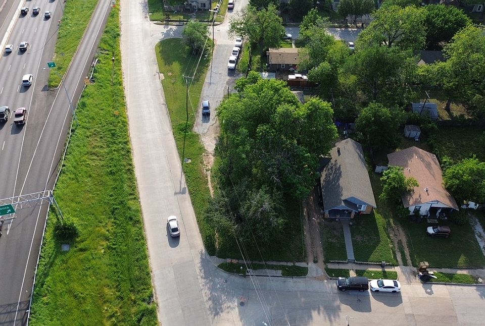 1st image of 301 N Chandler Dr