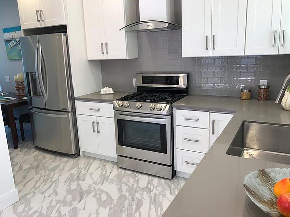 3rd image of 124 Yosemite Way