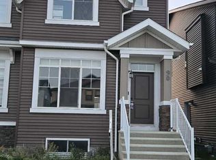 90 SE Aquila Dr NW, Calgary, AB T3R1Y5