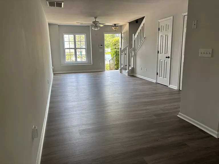 122 Hornby Cir — Photo 7