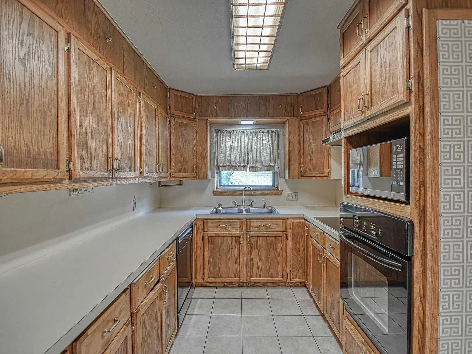 3 bed, 1169 sqft, $1,800 — Photo 3